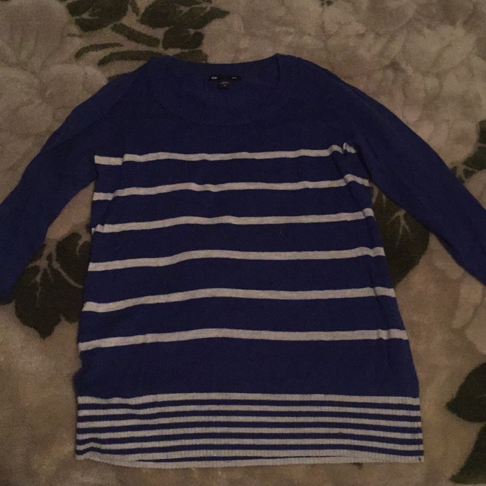 Blue 3/4 sleeve shirt